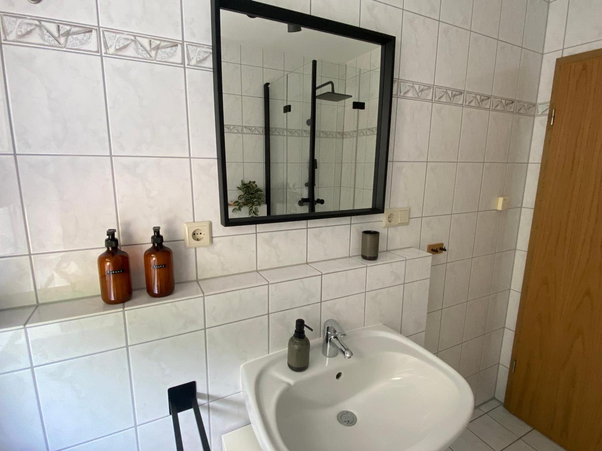 Moderne Wohnung Mit Terrasse & Parkplatz; Naehe Bwzk & Amazon Кобленц Екстериор снимка